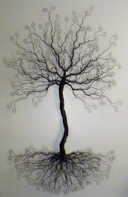 Дерево из проволоки для сада