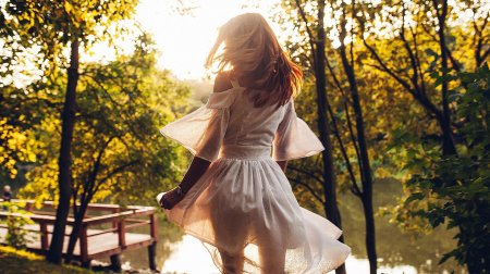 Девушка в платье летнем