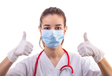 Врач в маске