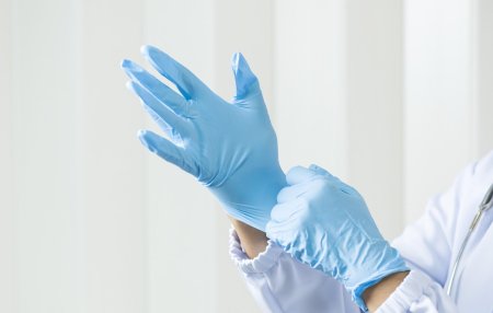 Перчатки врача