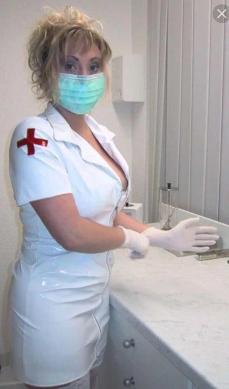 Зрелая медсестра