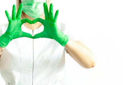 Маски медицинские и перчатки