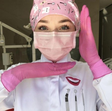 Красивая медсестра