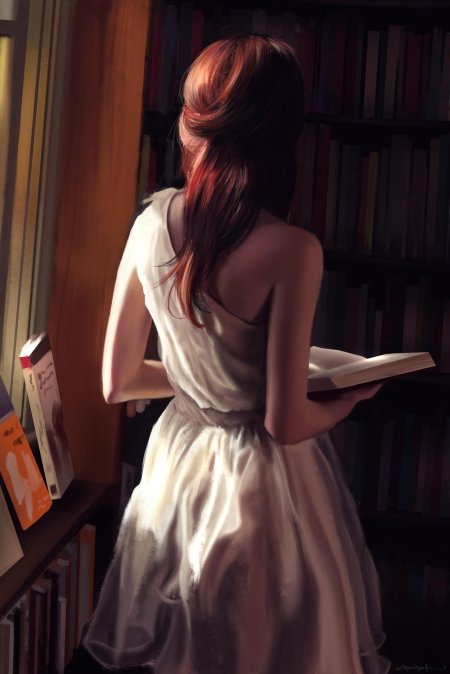 Девушка с книгой со спины