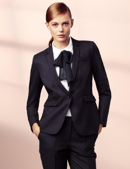 Классические женские костюмы