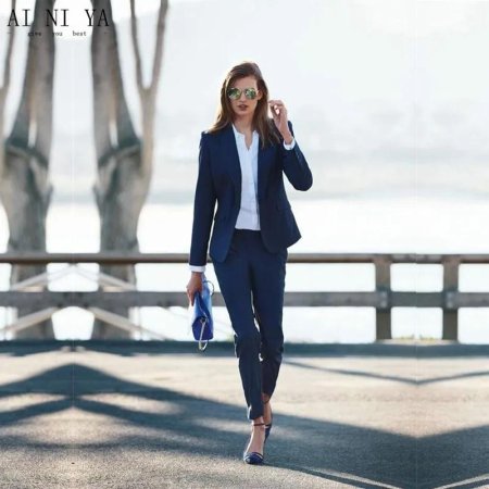 Деловой костюм женский