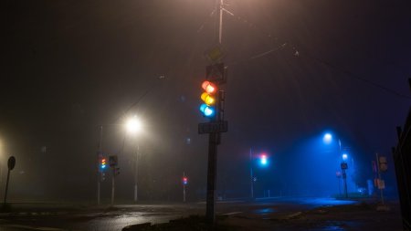 Светофор ночью