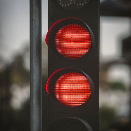 Красный сигнал светофора