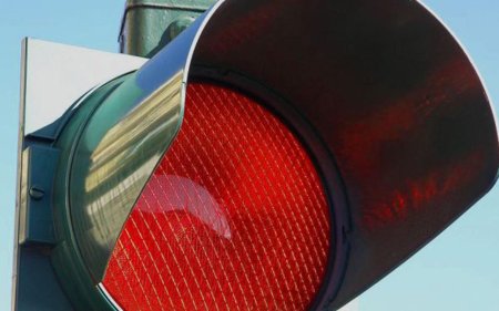 Красный сигнал светофора