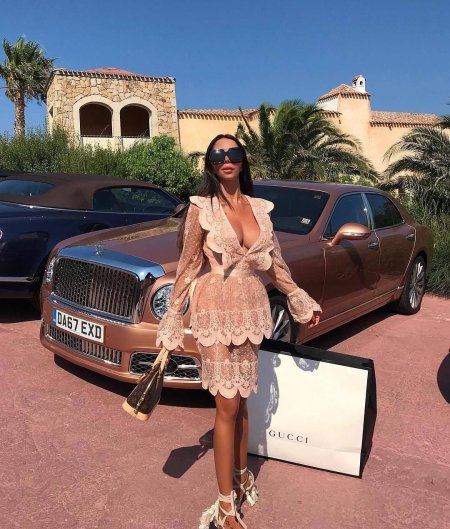 Богатая девушка