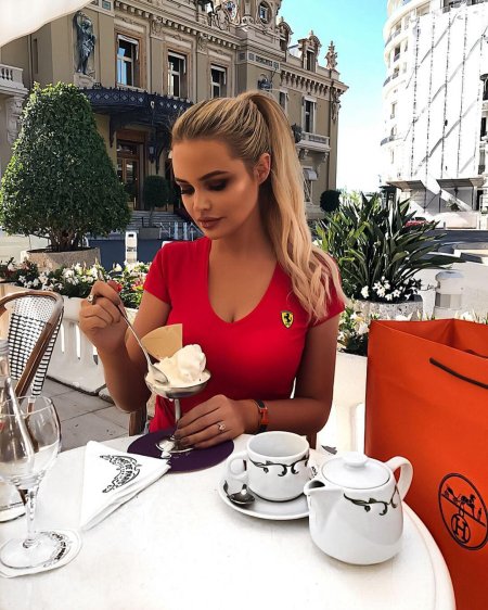 Девушка богатая