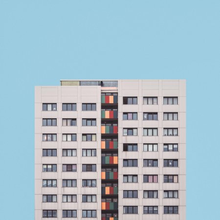 Минималистичный многоэтажный дом