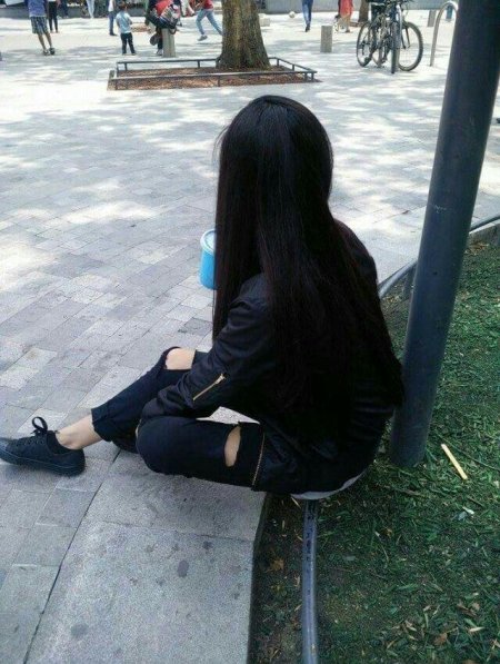 Девушки с длинными черными волосами