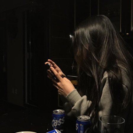 Девушка брюнетка без лица