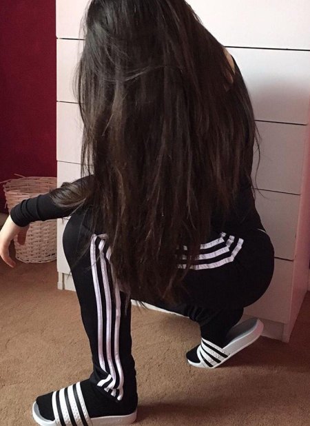 Девушка в адидасе