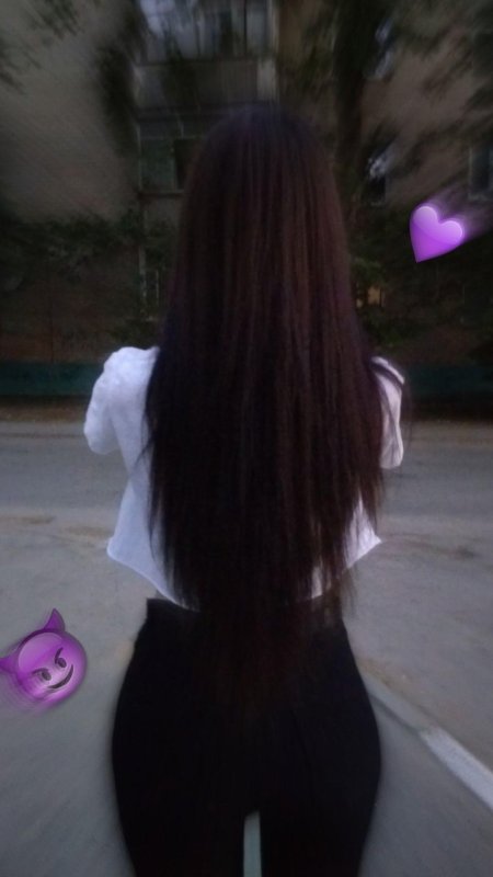 Брюнетка со спины