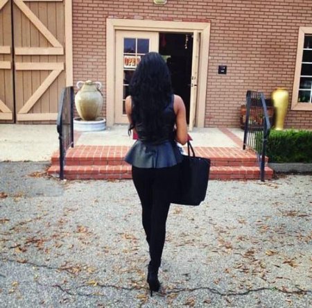 Брюнетка со спины