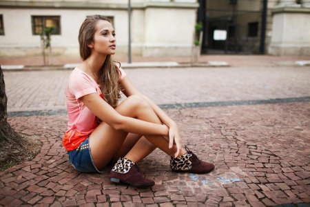 Красивая девушка подросток