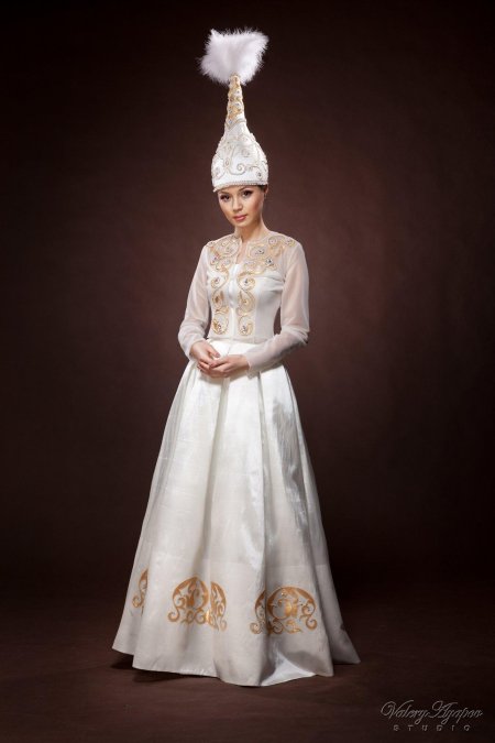 Казахская национальная одежда саукеле