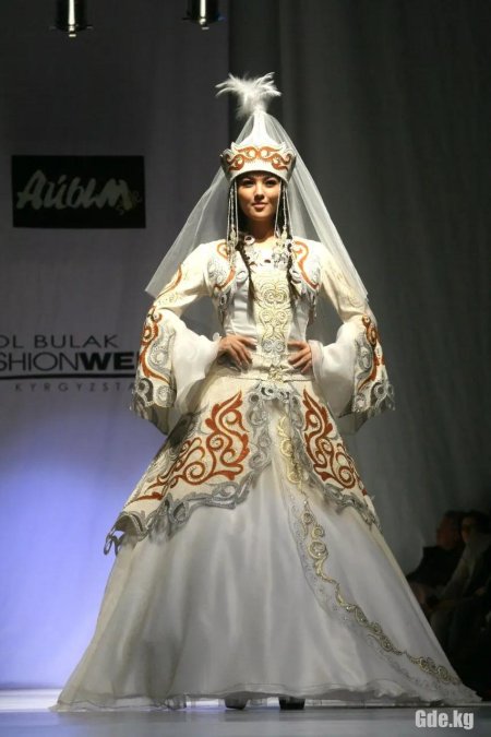 Казахское национальное платье невесты саукеле