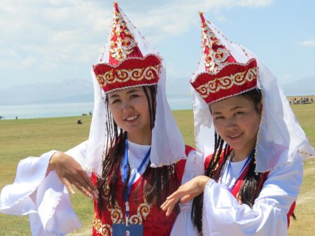 Кыргызские национальные одежды для женщин