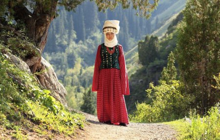 Мужская стриковская кыргызская одежда национальная