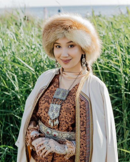 Национальная кыргызская одежда бешмант