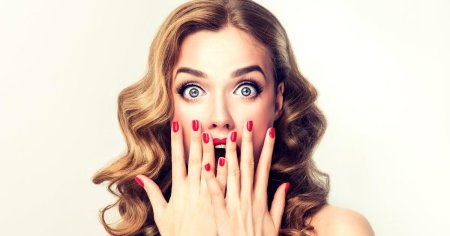 Удивленная девушка