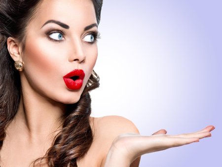 Удивленная девушка