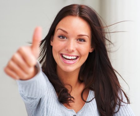 Улыбающаяся женщина