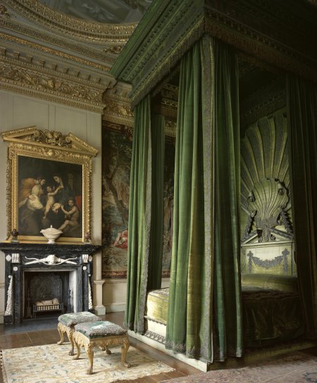 Королевская спальня