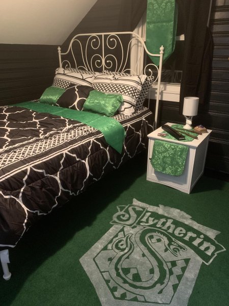 Комната в стиле слизерин