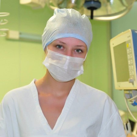 Медсестра в маске