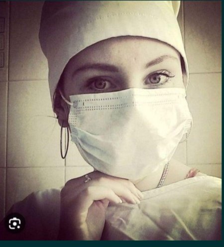 Медсестра в маске