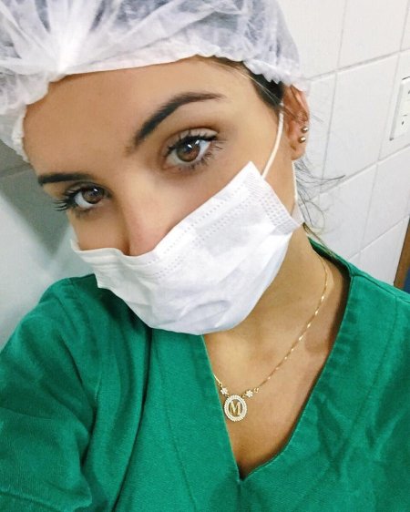 Красивая медсестра