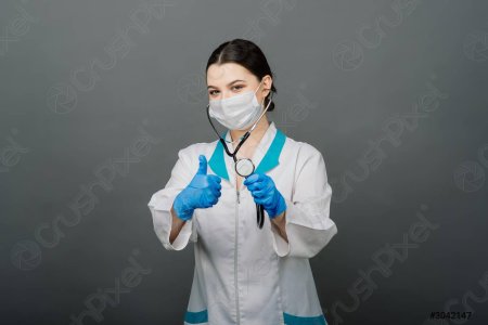 Врач в маске