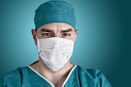 Доктор в маске