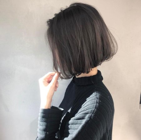 Брюнетка с каре