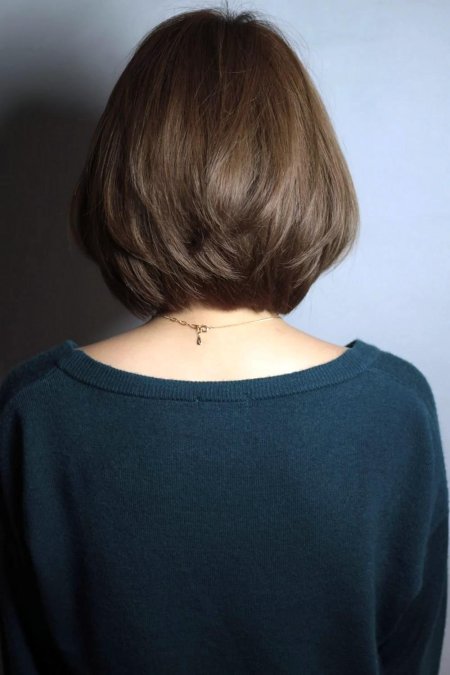 Прическа каре сзади