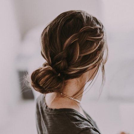 Собранные волосы прическа