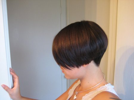 Каре на ножке короткое