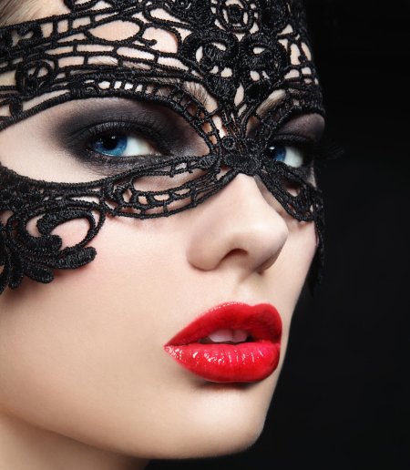 Кружевная маска