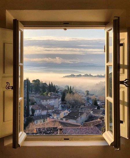 Окно с красивым видом