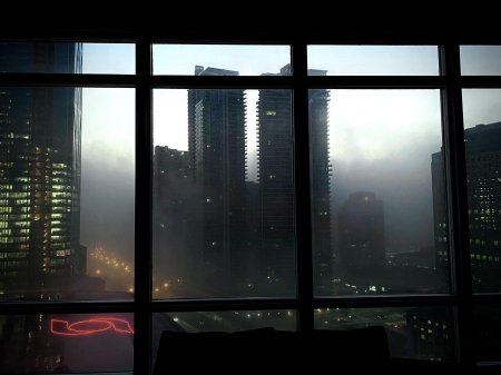 Окно с видом на город