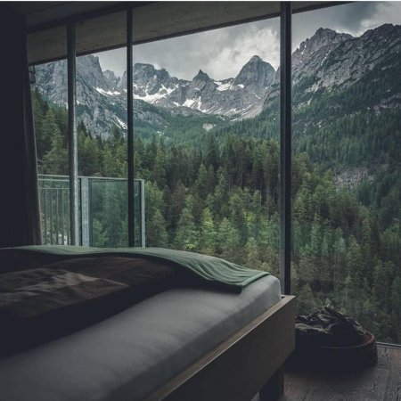 Вид из окна на горы