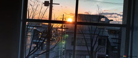 Вид в окно с улицы