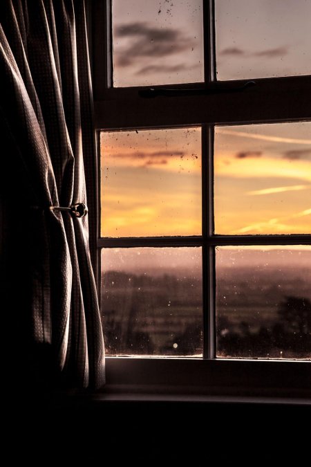 Закат в окне