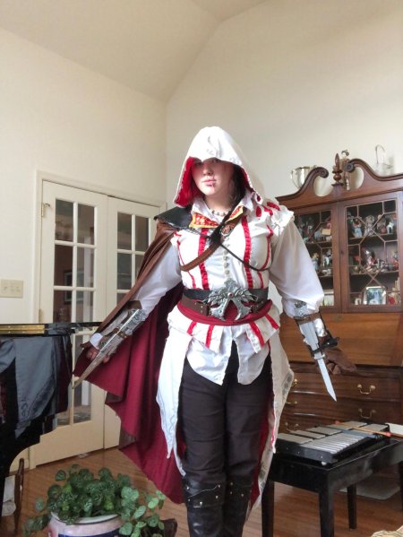 Современный костюм ассасина