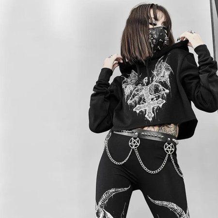 Толстовка в готическом стиле