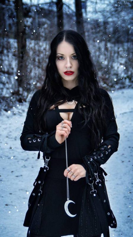 Готическая девушка